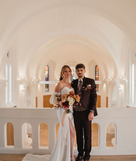 Shooting inspiration Mariage - avril 2025 - photo de mariage - balcon - Domaine de Meslay