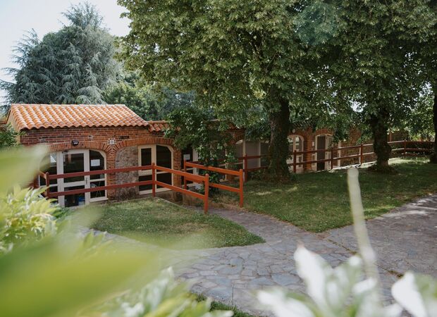 Le dortoir du Cloitre - extérieur haie - Domaine de Meslay