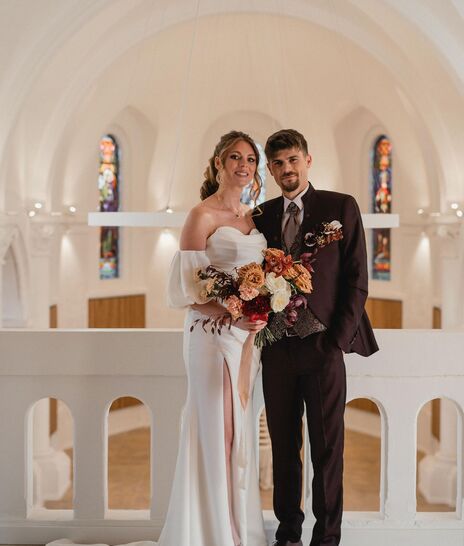 Shooting inspiration Mariage - avril 2025 - photo de couple - balcon - Domaine de Meslay