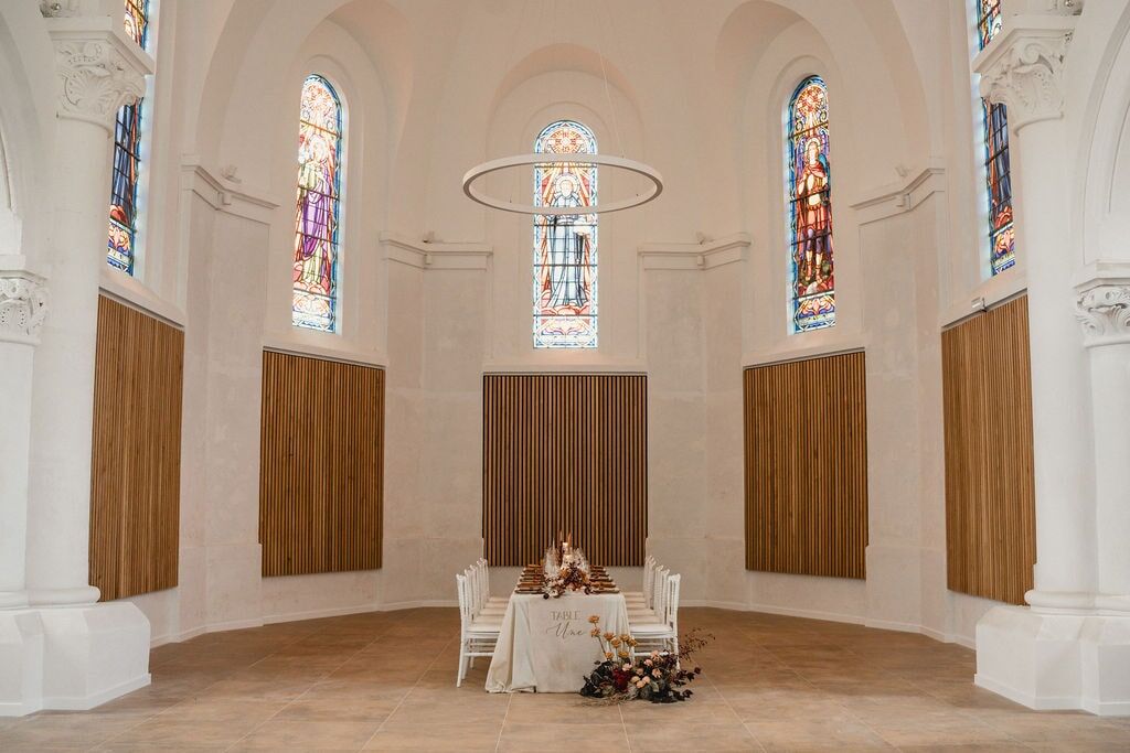 Shooting inspiration Mariage - avril 2025 - salle de la Chapelle et table - Domaine de Meslay