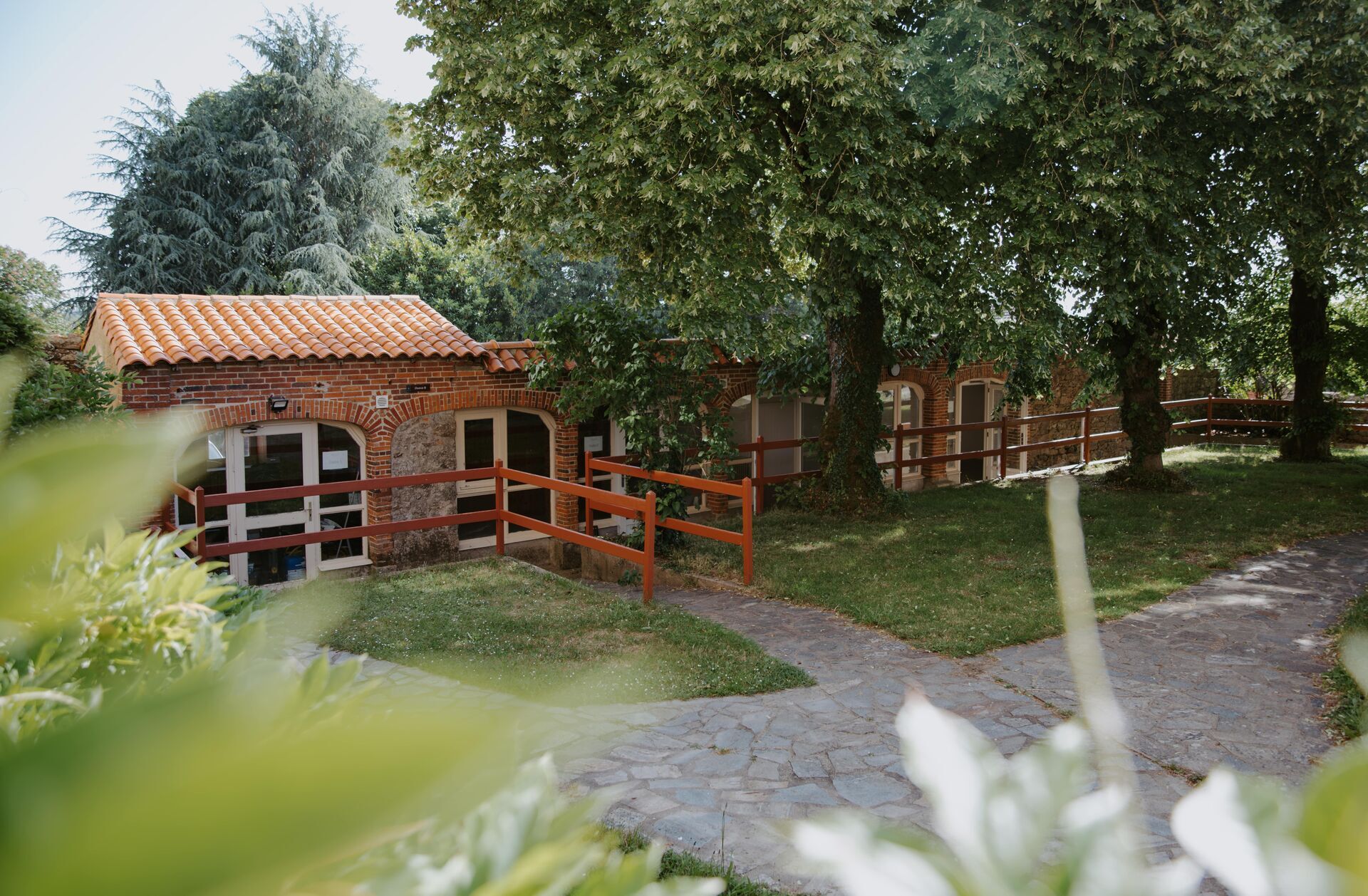 Le dortoir du Cloitre - extérieur haie - Domaine de Meslay